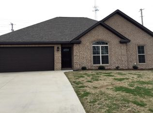 104 Meredith Dr, Muscle Shoals, AL 35661