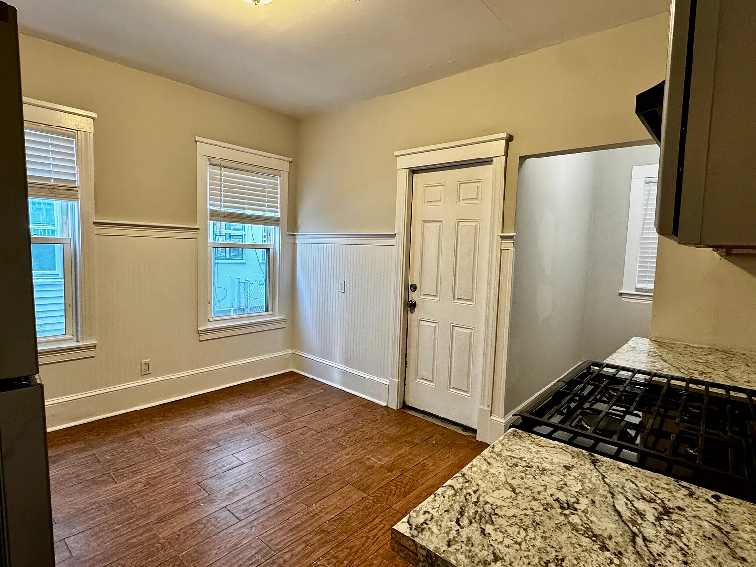 3 bed, 1100 sqft, $3,300 — Photo 4
