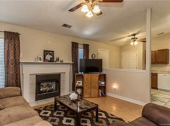 3rd image of 1758 Baylor Dr