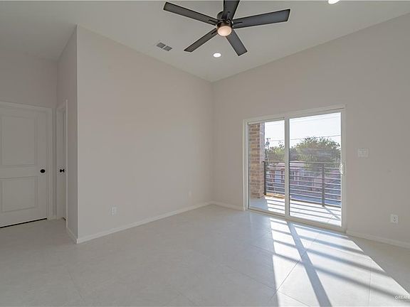 4th image of 805 S 19 1/2 St