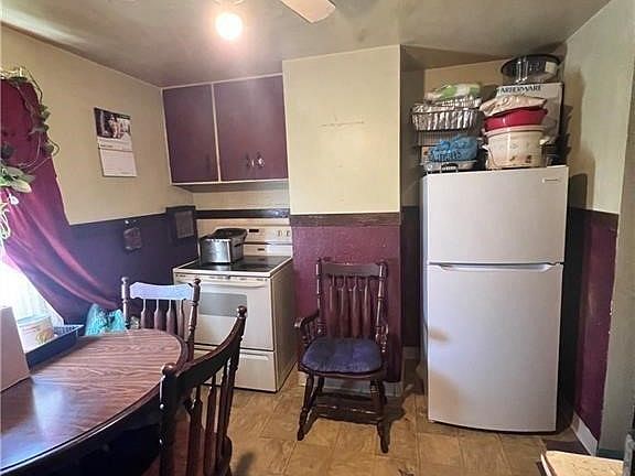 4th image of 435 E 250th St