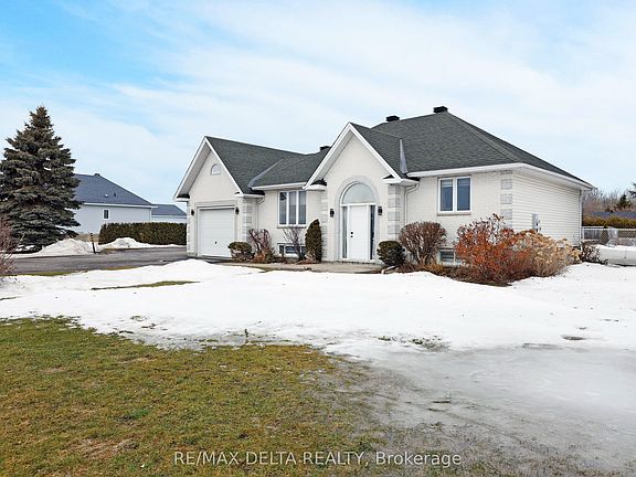 2nd image of 2031 Devine Rd