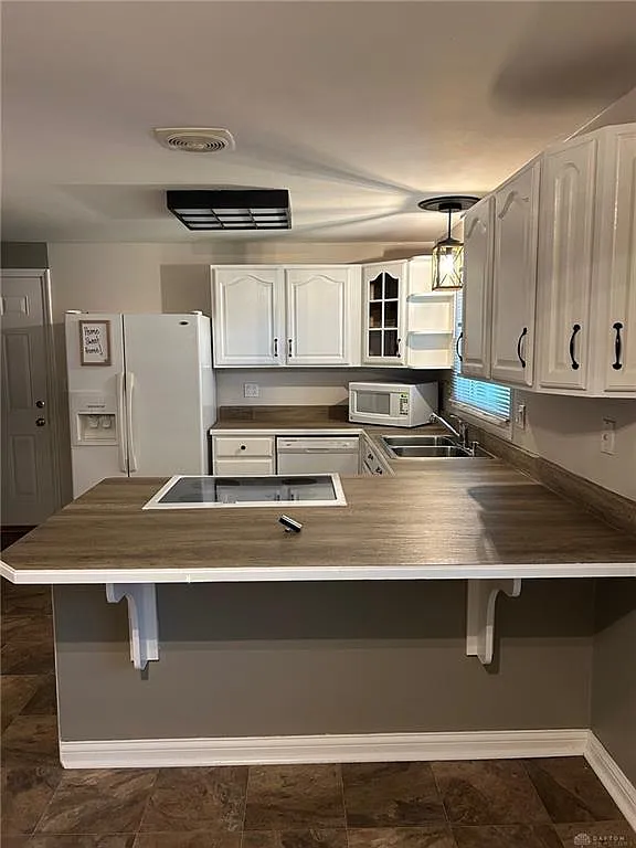 3 bed, 2.0 bath, 1284 sqft, $2,000 — Photo 3