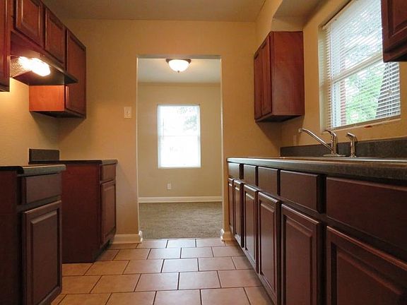 2nd image of 2325 Longstreet Dr