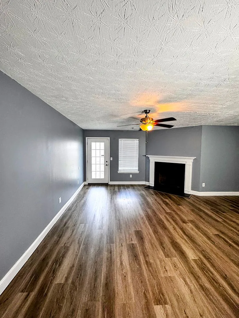 3-Bedroom, 2.5 Bath Townhome for Rent in Decatur, GA | Freshly painted & Modern Kitchen — Photo 2