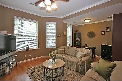 3rd image of 2837 N Burling St #1