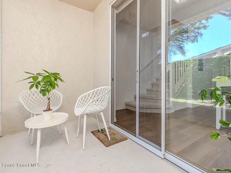 1390 Hampton Park Ln — Photo 10