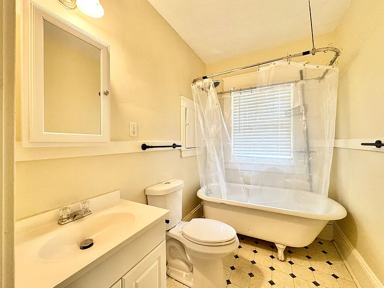 218 Tate St #2 — Photo 9