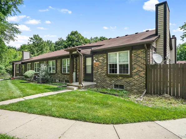 35332 Bristlecone Dr #68, Clinton Township, MI 48035