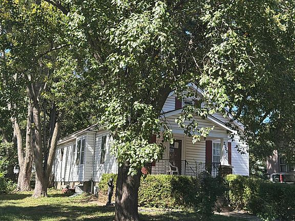3rd image of 2122 S Scott Ave