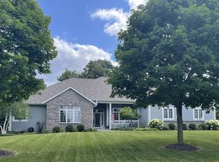 N52W17337 Ridgewood Dr, Menomonee Falls, WI 53051
