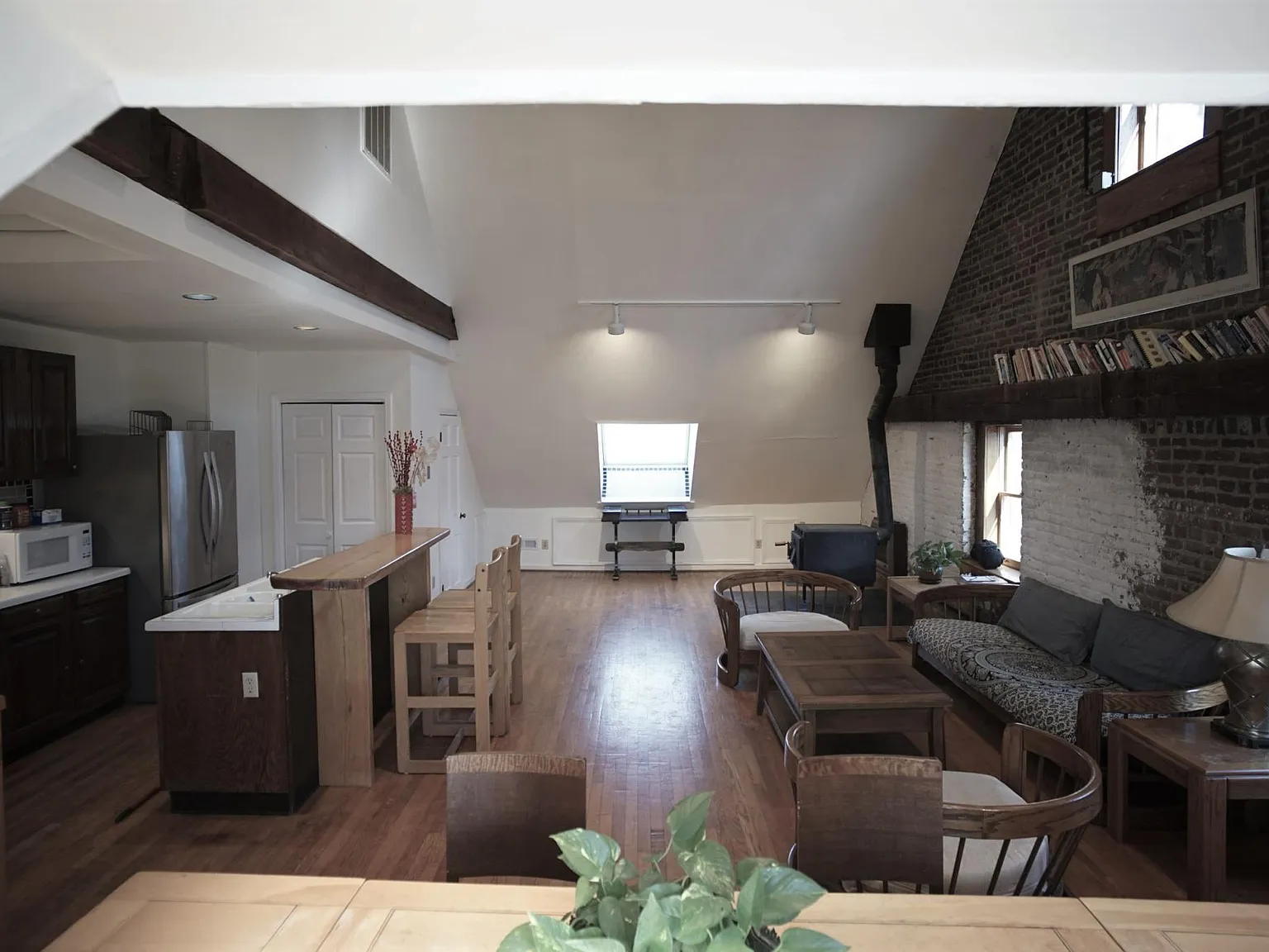 3 bed, 2.5 bath, 2200 sqft, $1,800 — Photo 4