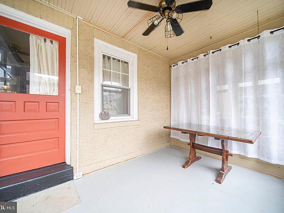 4th image of 2034 Clark St