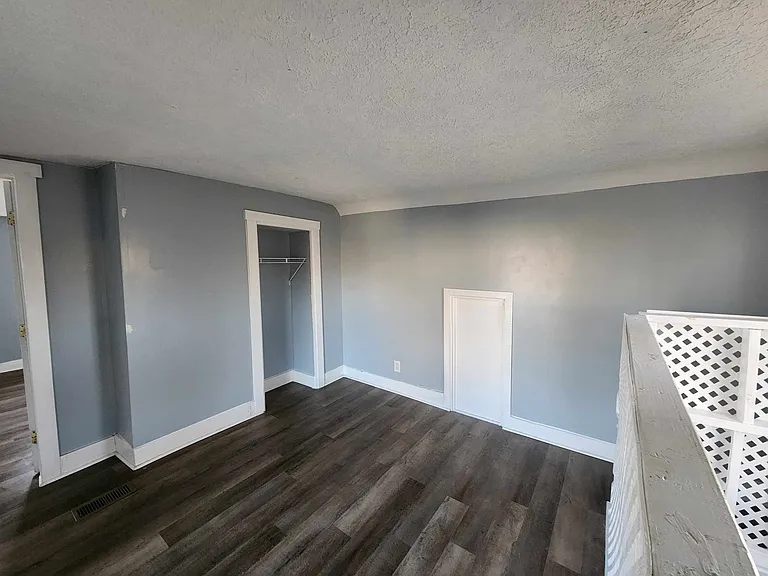 313 E Rose St — Photo 10