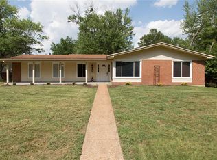 500 Iron Lantern Dr, Ballwin, MO 63011