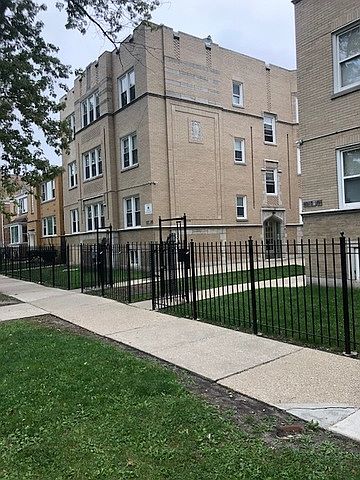 1st image of 6323 N Sacramento Ave APT 3W