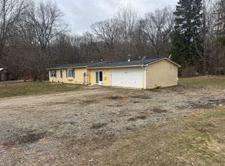 5405 Plantation Dr, White Lake, MI 48383