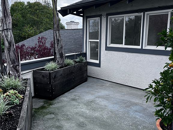 4th image of 1031 Country Club Dr