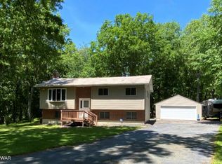 119 Mink Ct, Dingmans Ferry, PA 18328