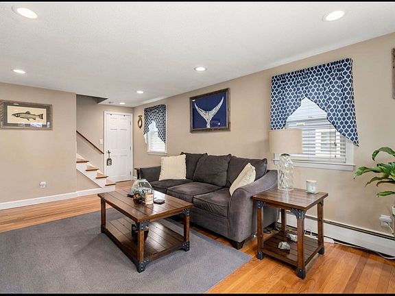 3rd image of 15 Farrin St