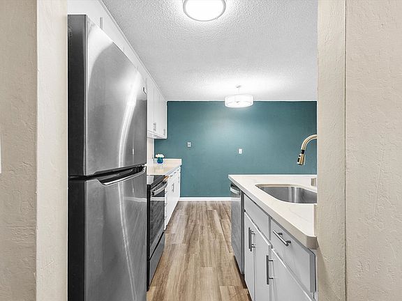 4th image of 960 Shorepoint Ct APT 205