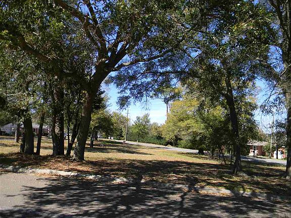 4th image of 3081 Magnolia Ave