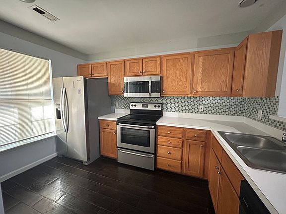 4th image of 3712 Winborne Ln