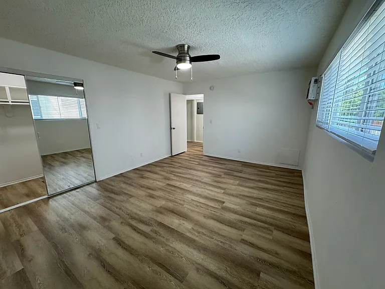 20317 Saticoy St — Photo 30