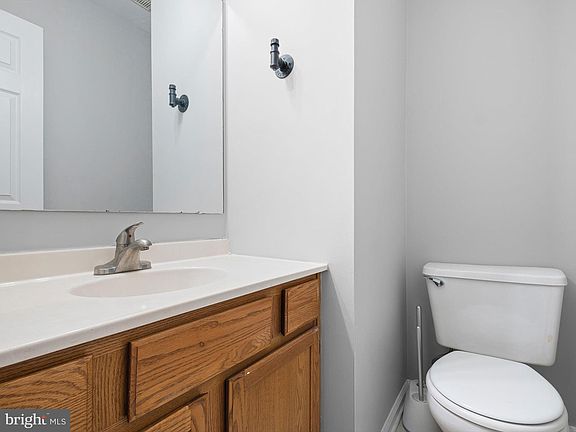 5th image of 53 Mahopac Dr