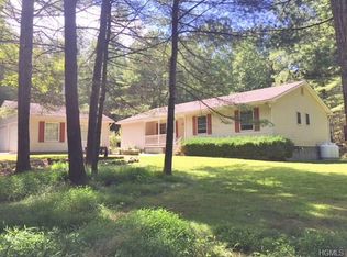 12 Summit Dr, Barryville, NY 12719
