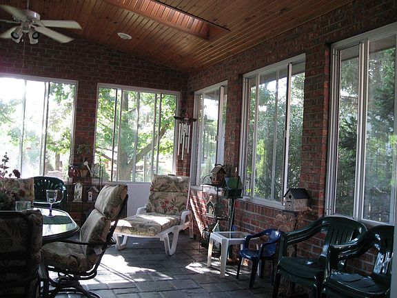 Year-round Porch w/Amenities