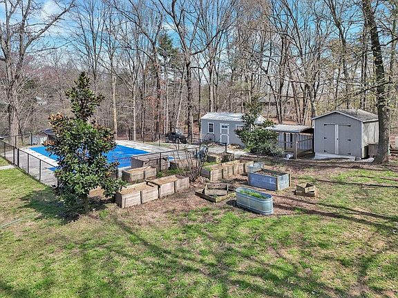 3rd image of 441 Mahogany St