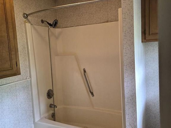 5th image of 1005 Edgewood Dr