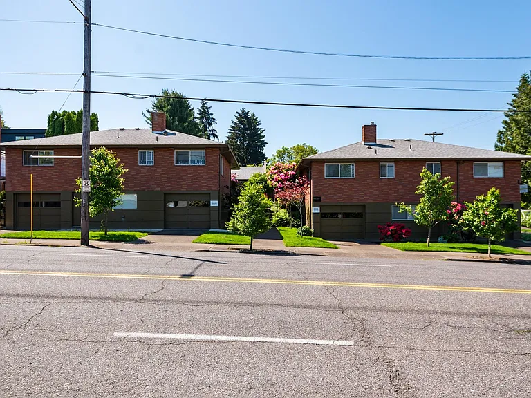 6202 E Burnside St — Photo 2