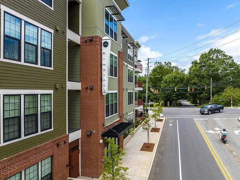 360 Hilliard Apartments — Photo 15
