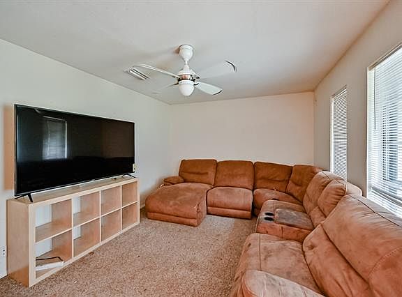 2nd image of 1722 Brooks Dr
