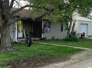 211 W Caroline St, Spring Bay, IL 61611