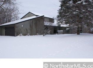24 Deer Hills Dr, North Oaks, MN 55127