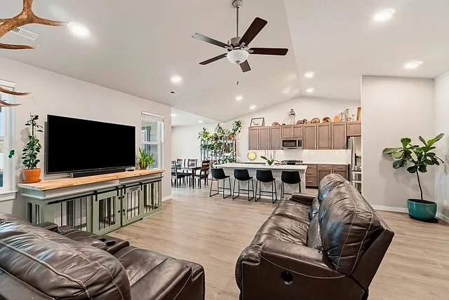 5 bed, 2446 sqft, $3,295 — Photo 2