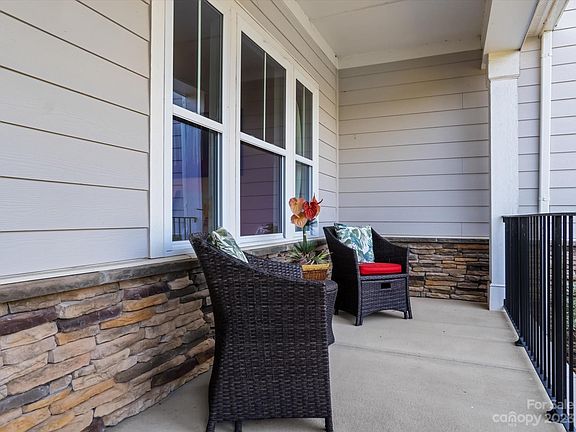 3rd image of 146 Farm Knoll Way
