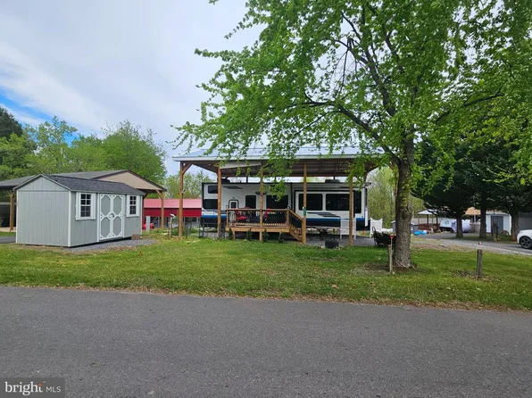 11 Ranger Rd, Falling Waters, WV 25419