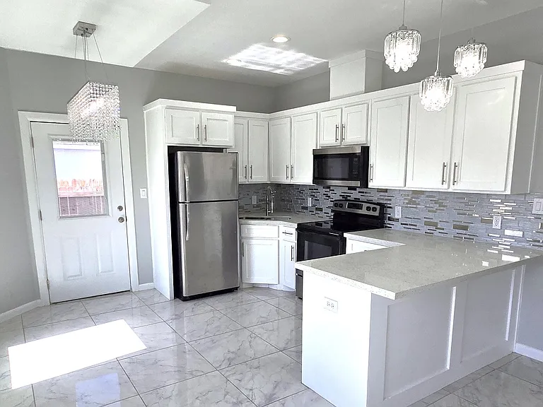 919 N Blair Avenue — Photo 2