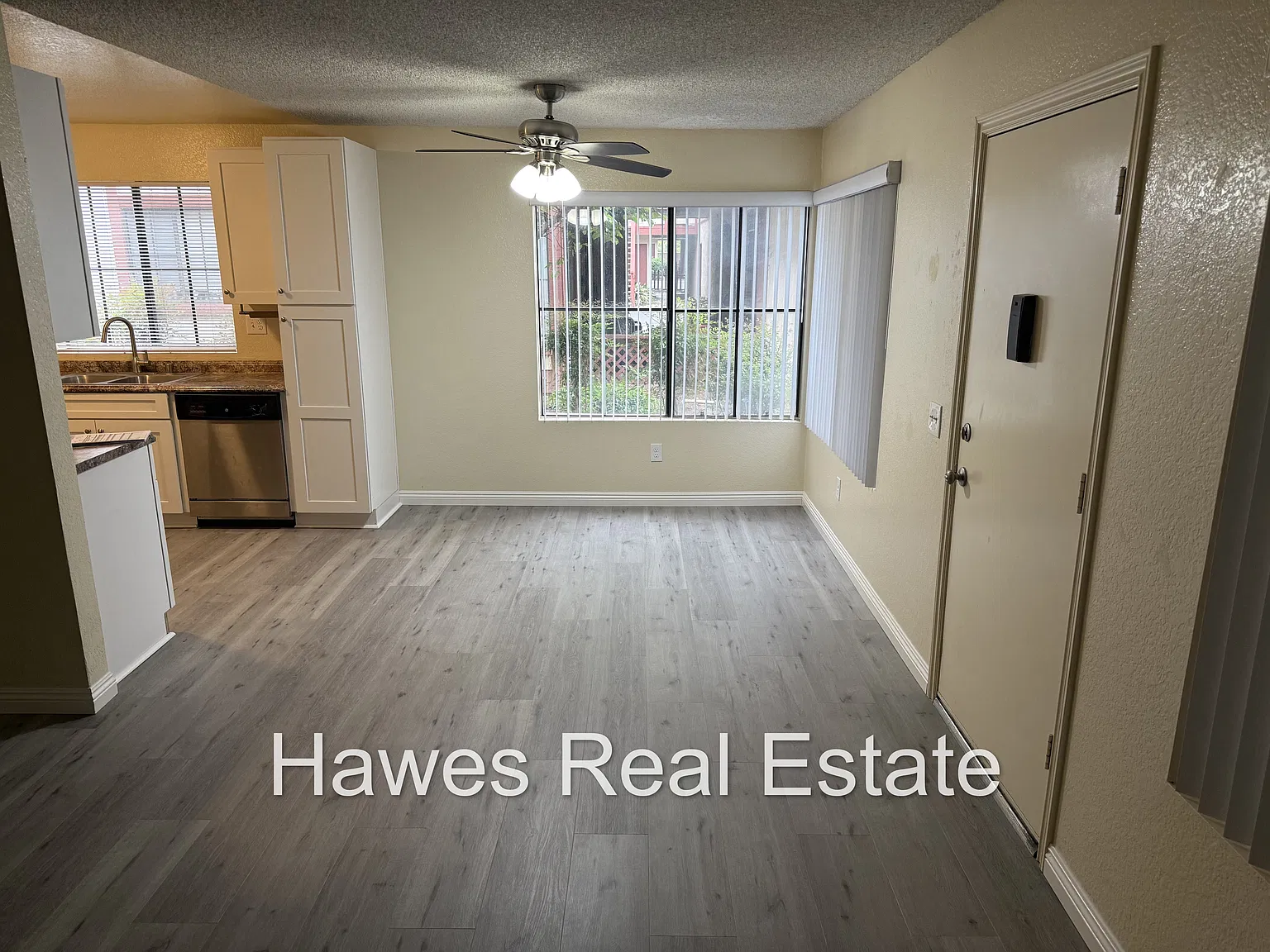 2 bed, 1.5 bath, 900 sqft, $2,300 — Photo 4