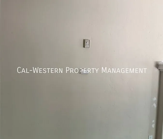 1385 Newport Ave — Photo 9