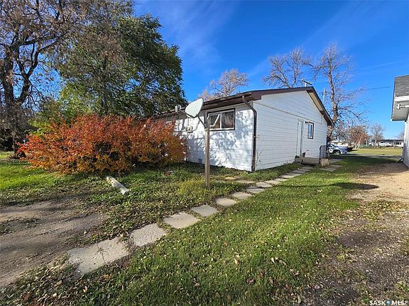 3rd image of 415 Calgary STREET