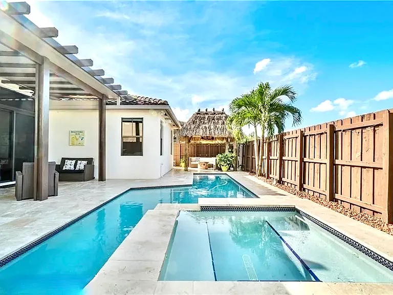 1920 SW 154th Ave — Photo 1
