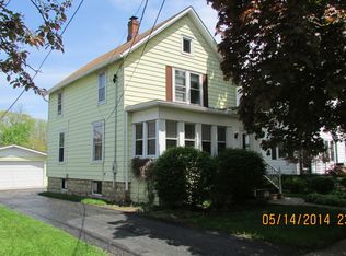121 Grove St, Woodstock, IL 60098