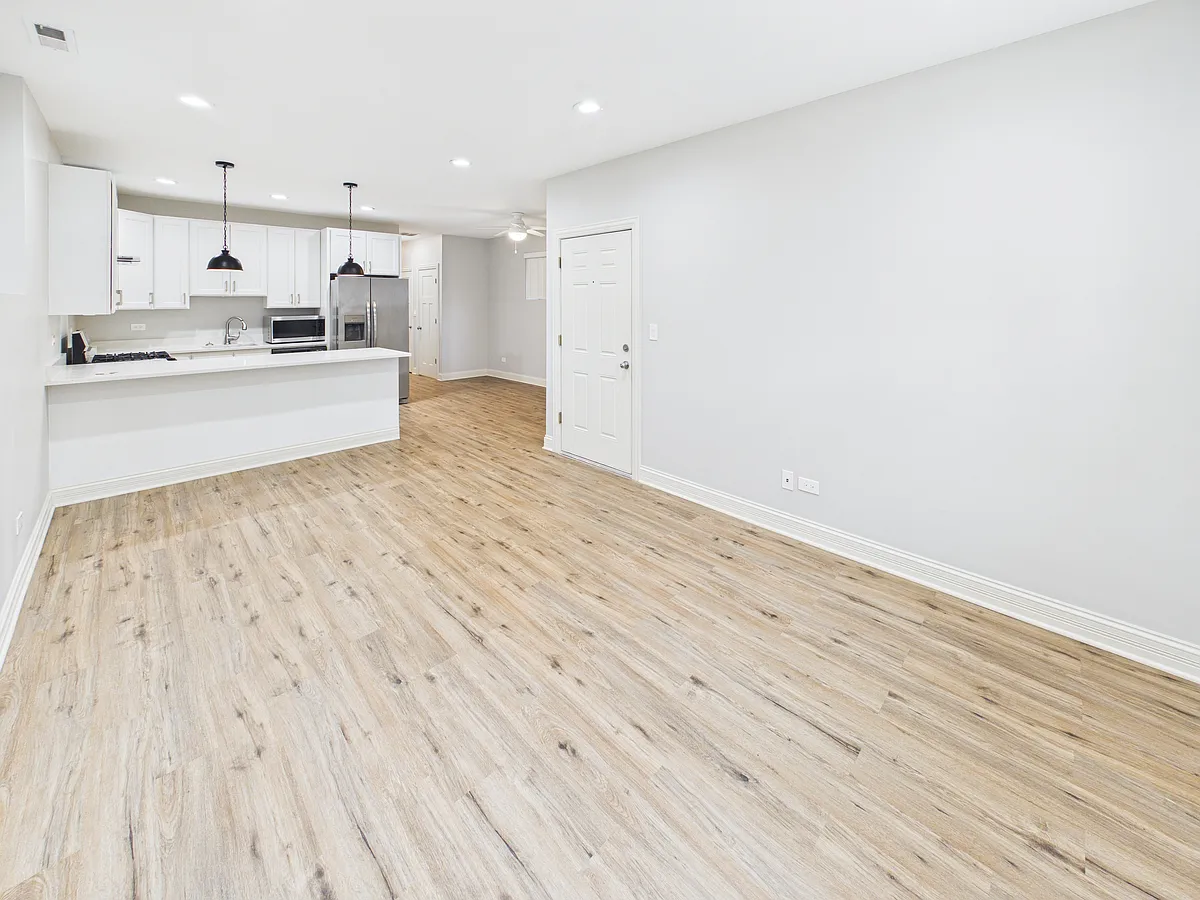 Building Photo - 4745 S Michigan Ave #G