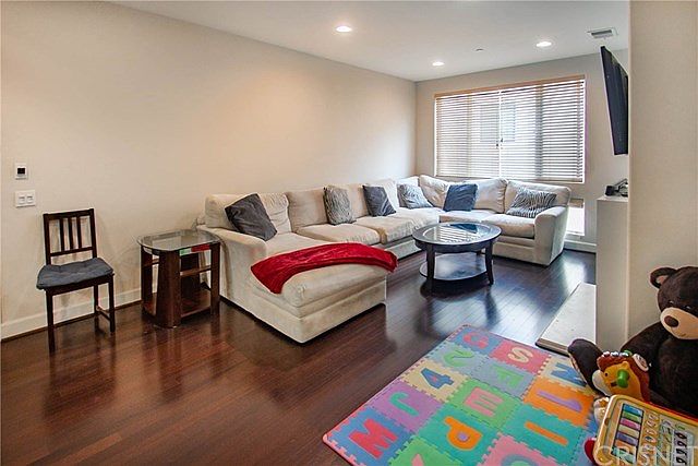 1st image of 10609 Bloomfield St APT 205