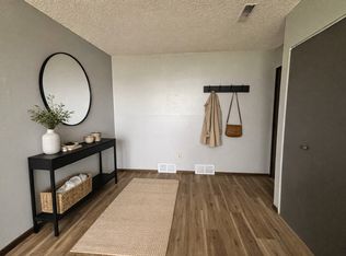 3749 W 9th St APT 1, Waterloo, IA 50702